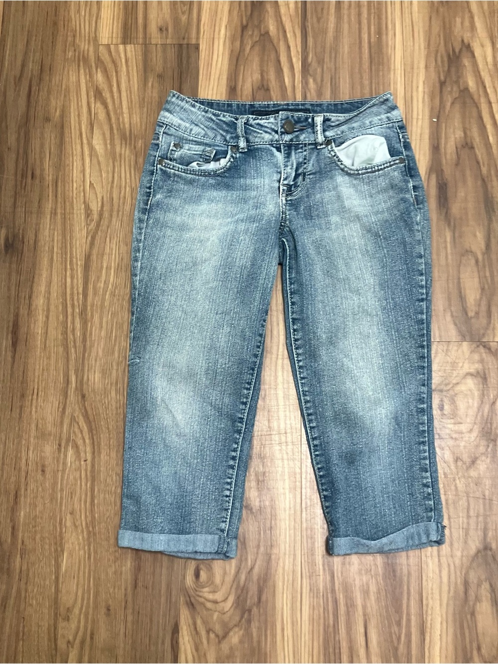 Jessica Simpson Washed Blue Cropped Jeans